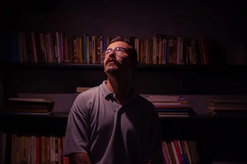 Locked In, Looking Up: The Man Who Read His Way to a Pulitzer